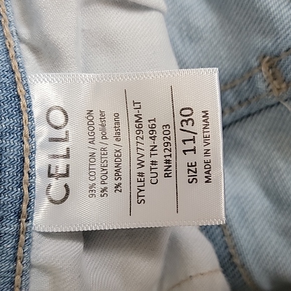 Cello High Rise Distressed Button Fly  Skinny Jeans/ 11/30. - Picture 4 of 10